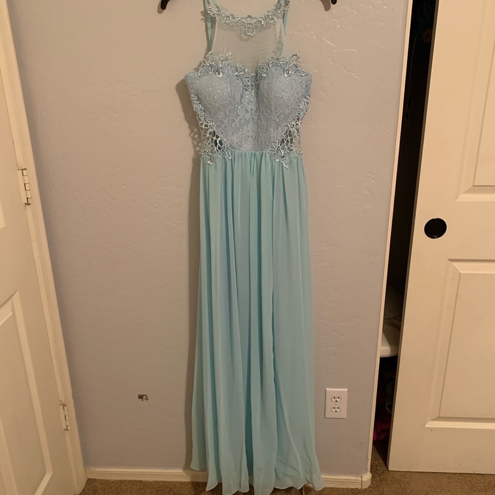 Prom dress - Picture 1 of 5
